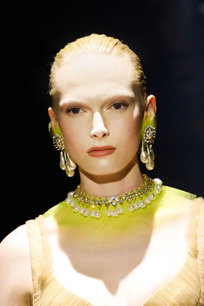 Look 37